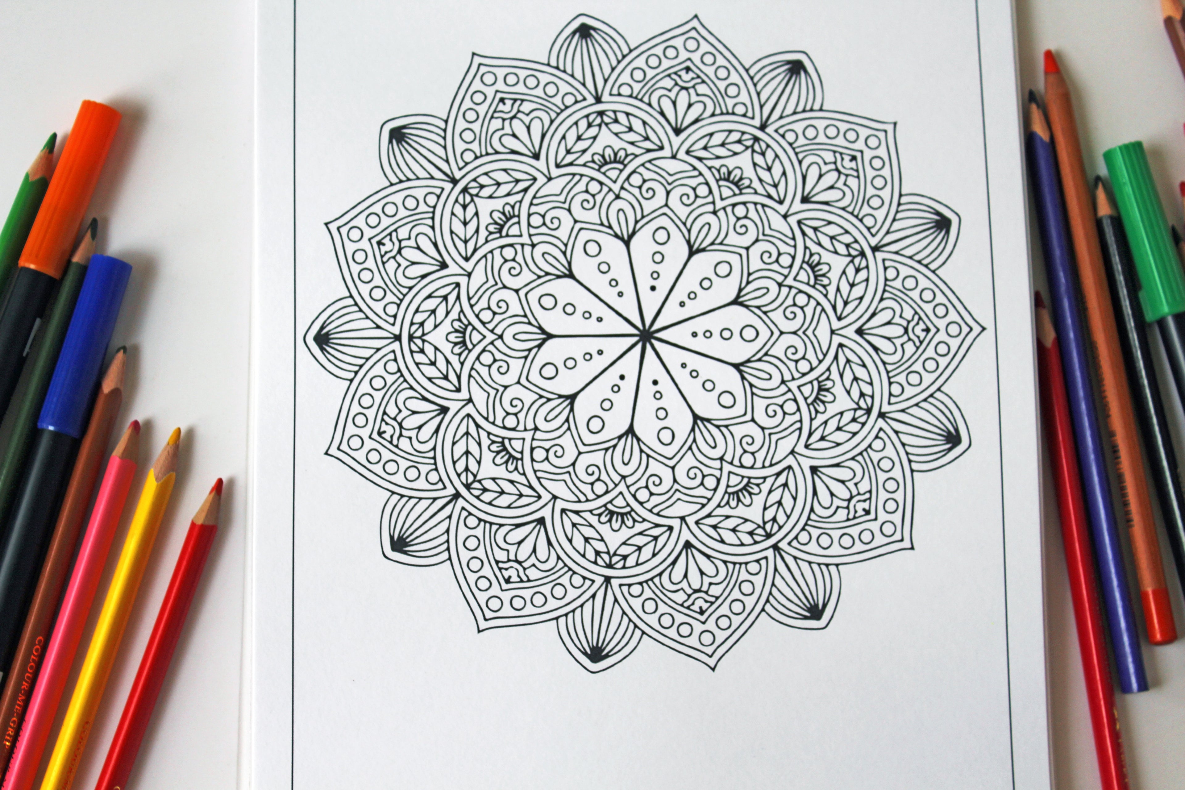 Energy Mandalas: stress relieving intricate mandalas for grown-ups