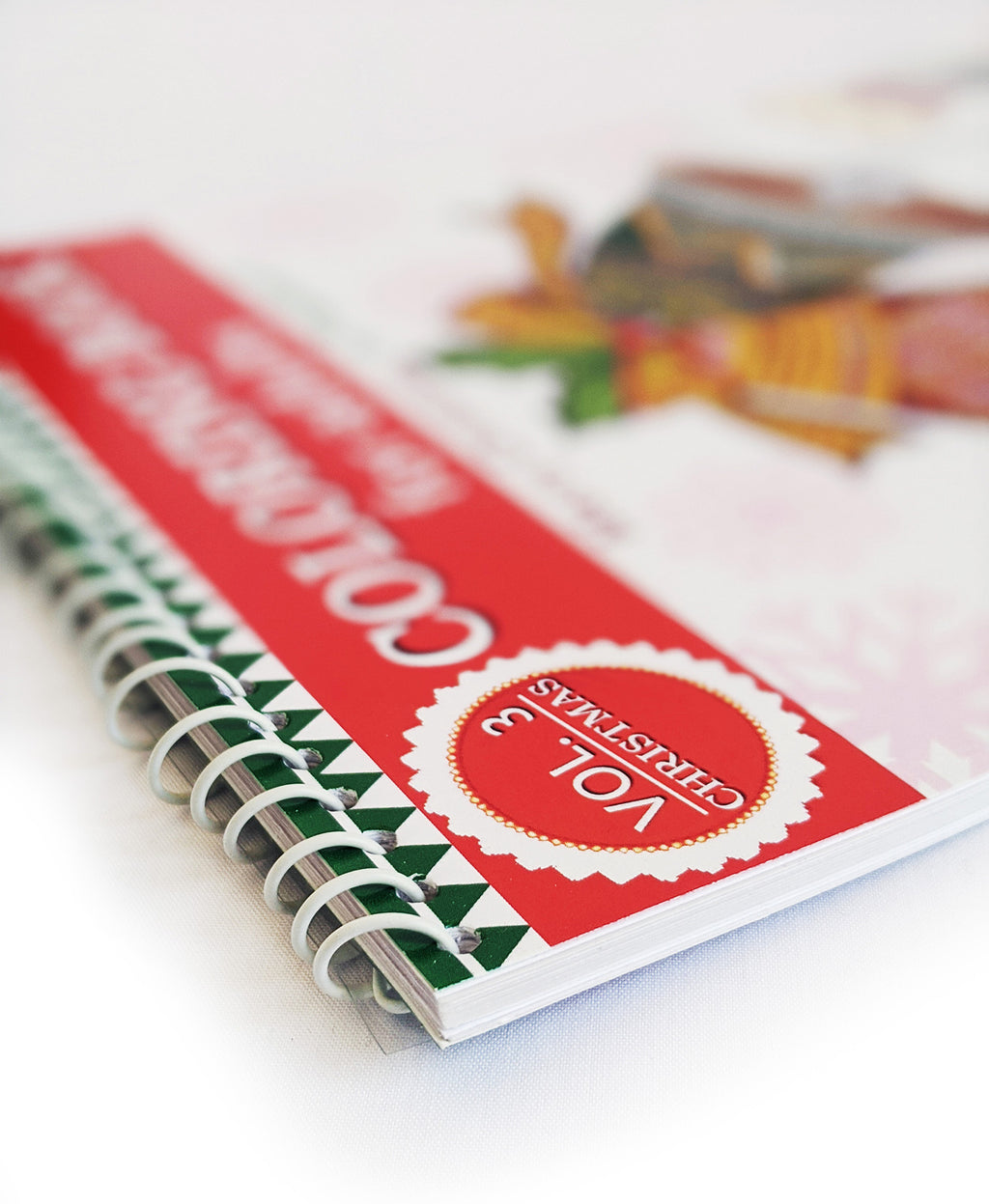 Merry Christmas : Festive coloring book with intricate designs