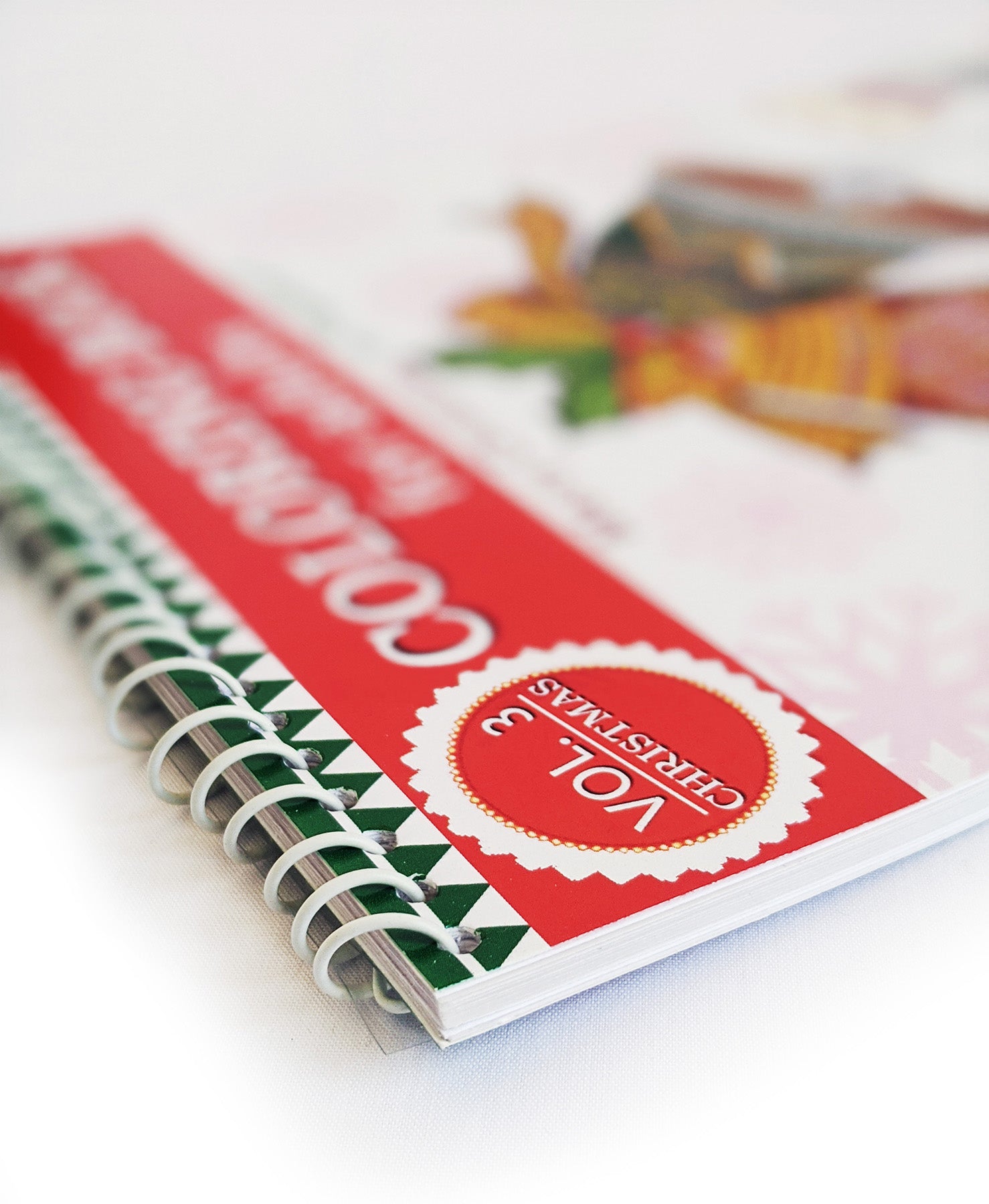 Merry Christmas : Festive coloring book with intricate designs