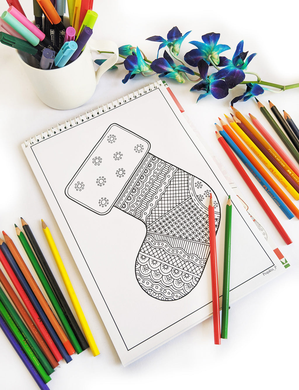 Merry Christmas : Festive coloring book with intricate designs