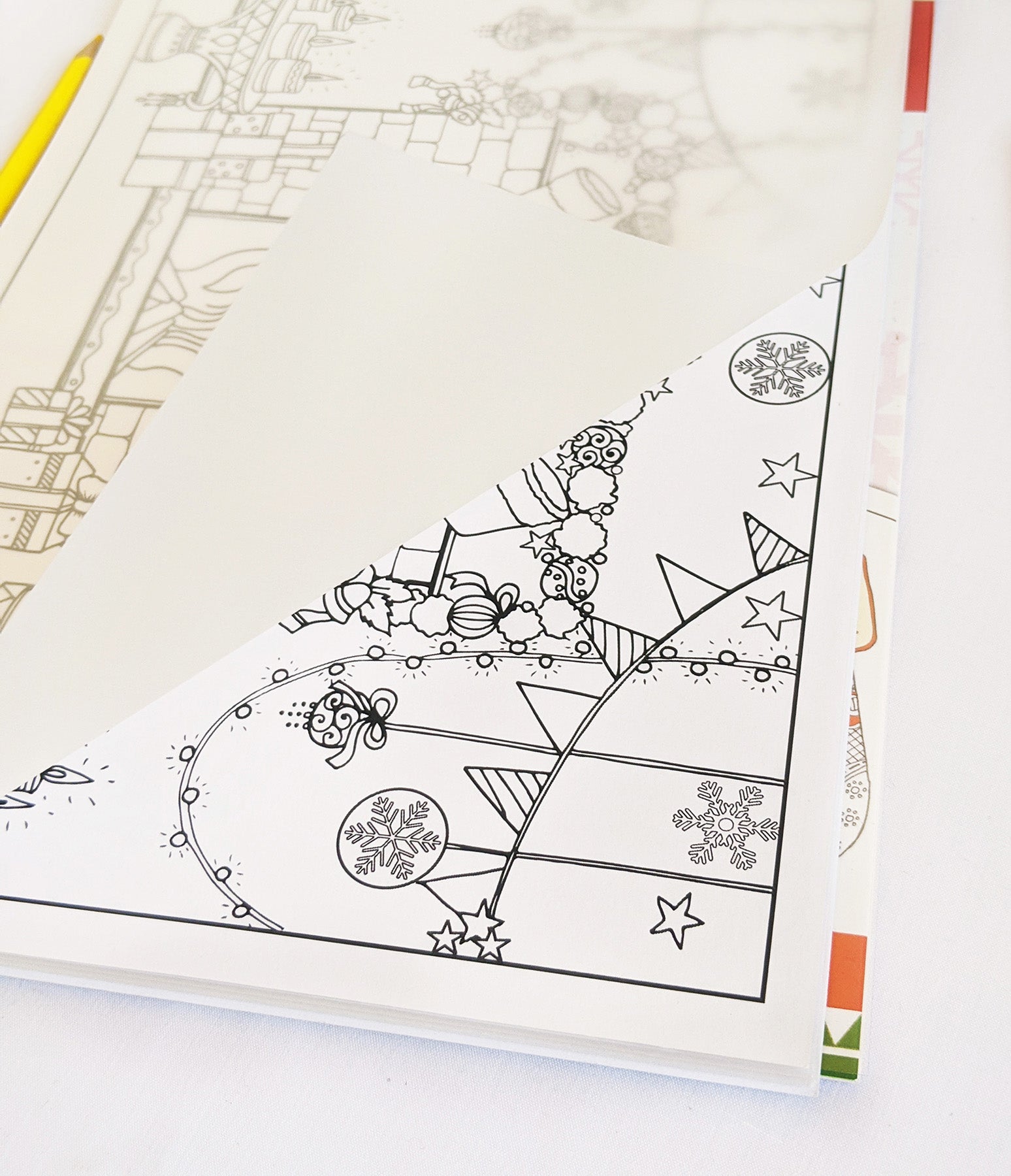 Merry Christmas : Festive coloring book with intricate designs