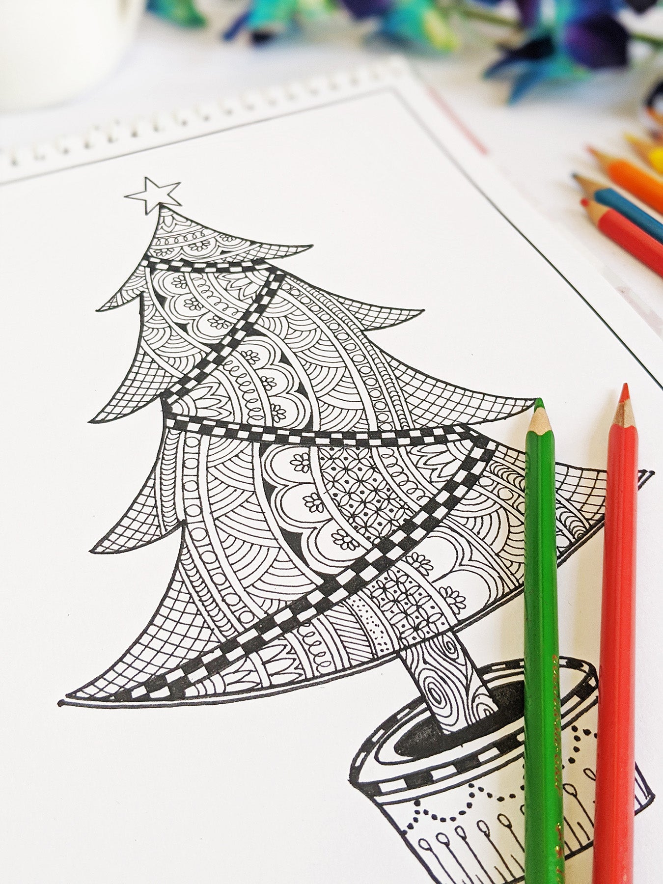 Merry Christmas : Festive coloring book with intricate designs